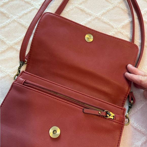 Relic by Fossil Handbag Purse Rust Red adjustable strap. - Picture 4 of 5